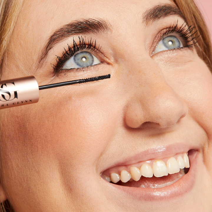 Woman applying Fabulous Mascara with the thin wand